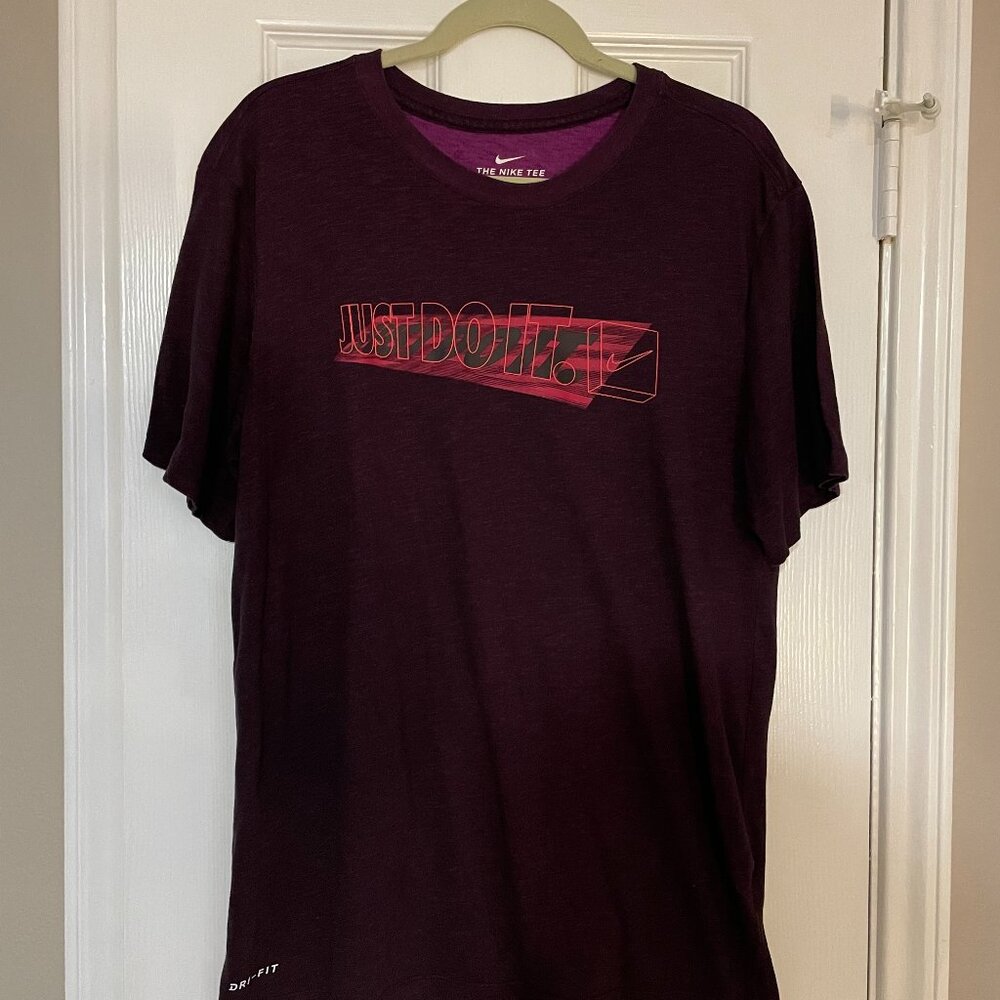 Nike Just Do It Dri Fit Mens Tee - Size M - Maroon / Burgundy / Deep Purple